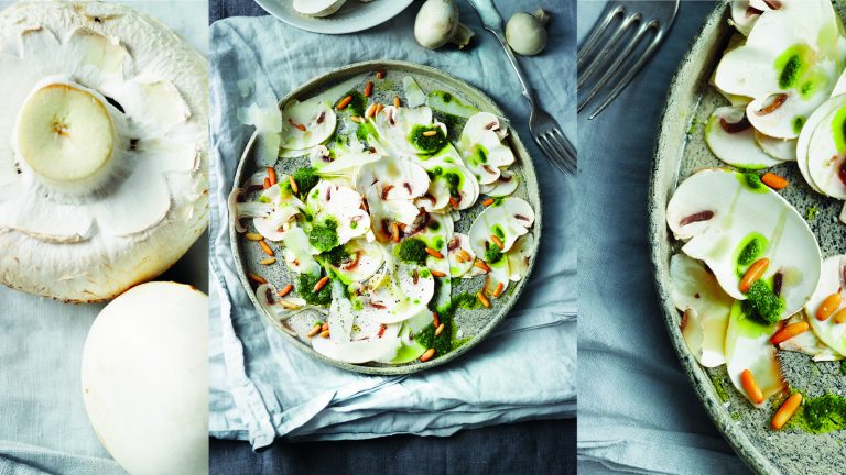 Champignonsalat mit Salsa Verde, Pecorino und Pinienkernen - maxima